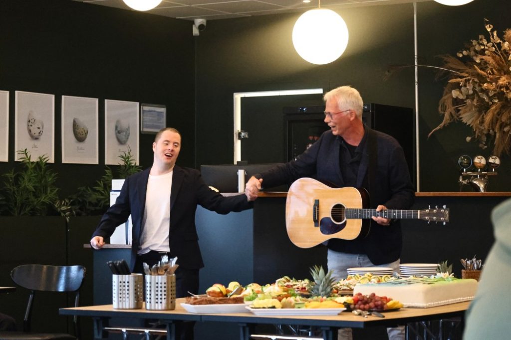 Steintór Rasmussen sang nakrar av sínum kendu sangum.